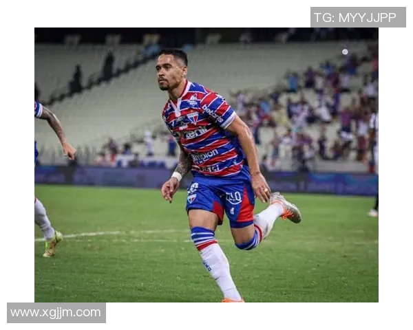 约翰-埃格伯努与队友们共同备战CBA新赛季,冲击冠军! 约翰-埃格伯努与队友们共同备战CBA新赛季,冲击冠军!